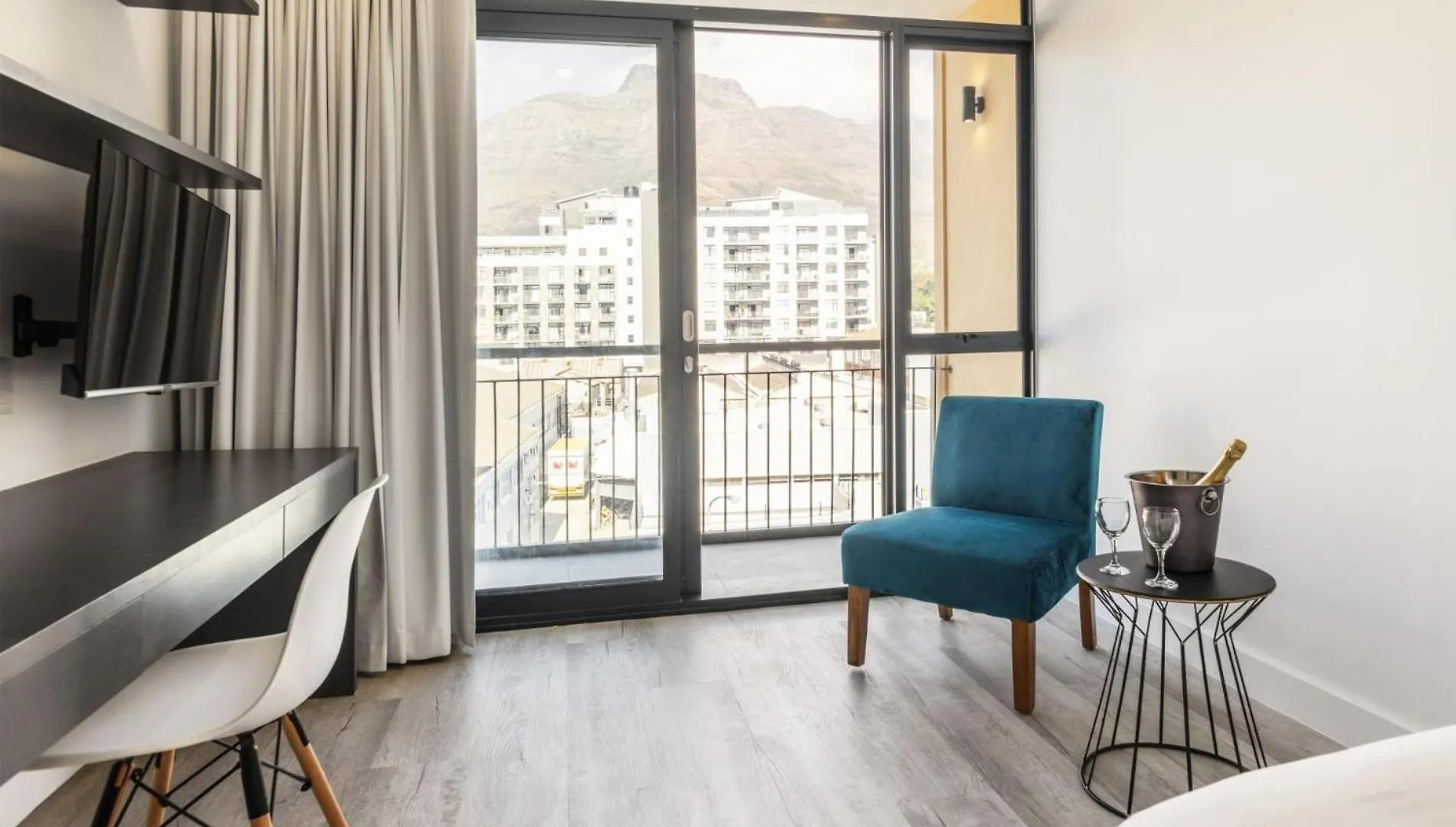 Peaceful Getaway In The Historic Area Apartment Cape Town